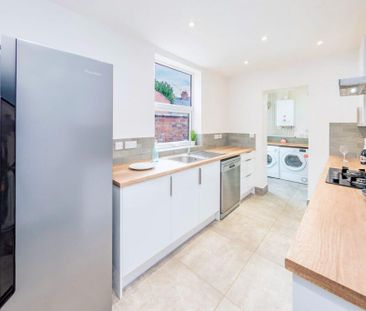 4 bedroom terraced house to rent - Photo 5