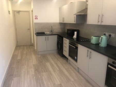 Sutton High Street, SM1 1EX - Photo 3