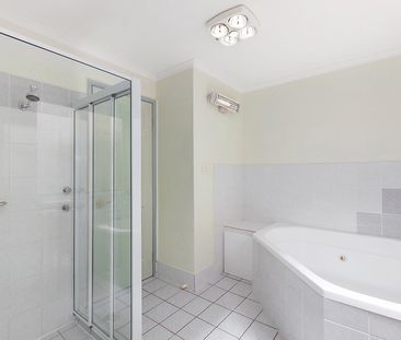 Charming 2-Bedroom Townhouse in Leafy Queanbeyan West - Photo 6