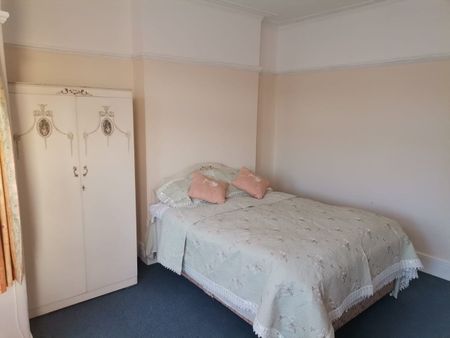 Room in a Shared House, Ashgrove Road, IG3 - Photo 5