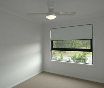 Tidy townhouse living! - Photo 2
