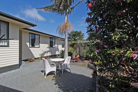 4 bedroom with single carport opposite Elm Park Sc - Photo 4