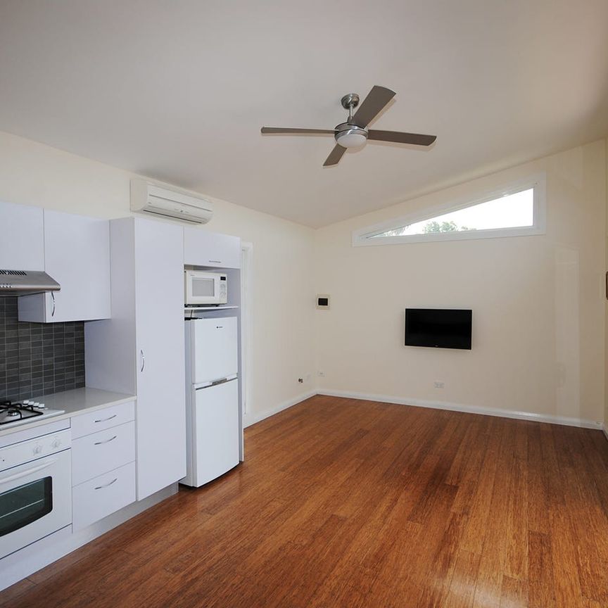 Impressive one bedroom secondary dwelling with views – utilities included - Photo 1