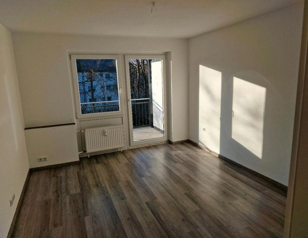 2-Zimmer Wohnung mit Balkon in Düsseldorf-Hassels - Photo 1