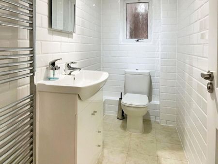 1 bedroom in a house share to rent - Photo 5