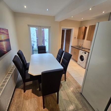 14 Donegall Avenue, Belfast, BT12 6LX - Photo 2