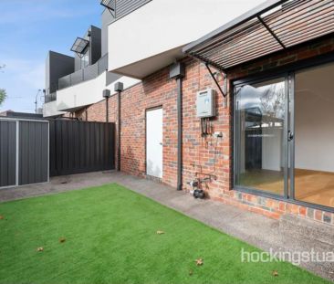 Perfectly positioned - Photo 2