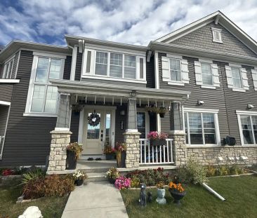 3 Bedroom, 2.5 bathroom townhouse — 3 Bedrooms Townhouse - Photo 1