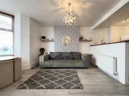 3 bedroom apartment to rent - Photo 4