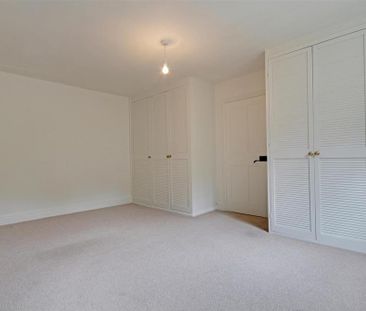 2 bedroom semi-detached house to rent - Photo 6