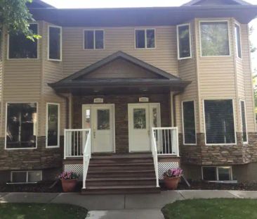 Nice 3 bedroom ,2.5 bath in Ritchie | 9621 79 Ave NW, Edmonton - Photo 1