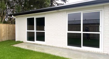 Immaculate 3-Bedroom Home in Prime Location! Modern Living & Easy Care! - Photo 4