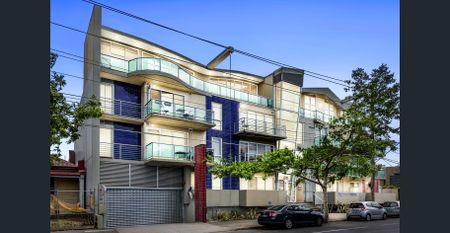 Inner City Living At Its Best! - Photo 5