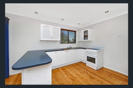 Modern Family Home in Peaceful Coastal Setting. - Photo 4