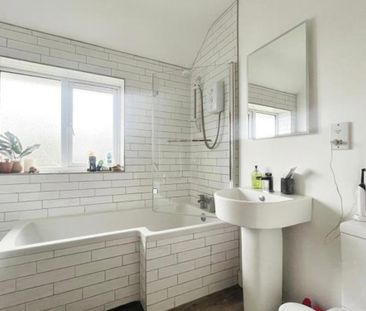 Call NOW to book your viewing for this super three bedroom house wi... - Photo 4