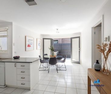 2/2 Hallow Street, BENTLEIGH EAST, VIC - Photo 1