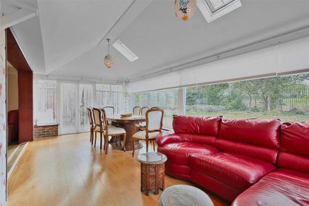 4 bedroom detached house to rent - Photo 3