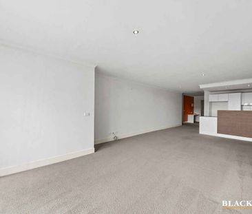 "THE AVENUE" - Photo 1