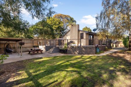 Peaceful Court Living - Spacious Family Home for Rent - Photo 3