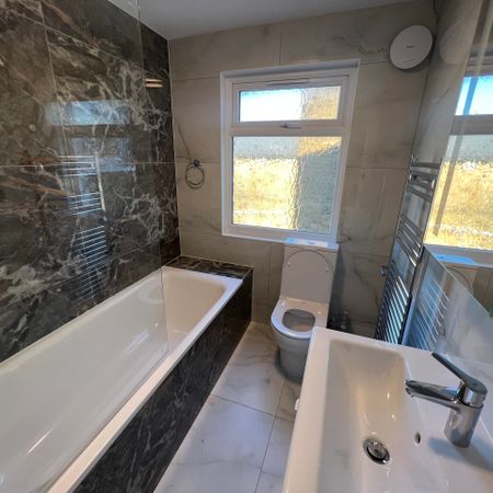 St. Johns Road, First Floor, Southall, UB2 5AN - Photo 4