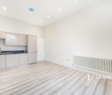 3 bedroom flat to rent - Photo 6