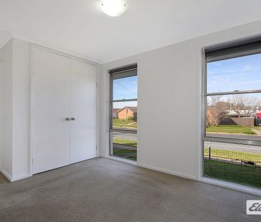 Modern Family Living with Space, Comfort & Convenience in Prime Wod... - Photo 4