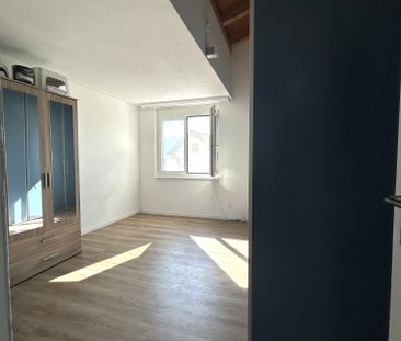 Helle 4.5-Zimmer-Dachwohnung mit Balkon in Uznach - Photo 5