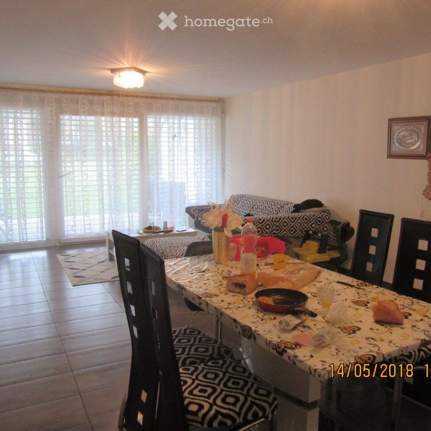 3.5 pièces, rez,94 m2,terrasse, place de parc int et ext - Foto 1