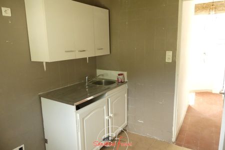 Petit deux pièces dans le village de Gattieres - Photo 2