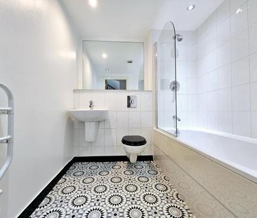 2 bedroom penthouse to rent - Photo 2