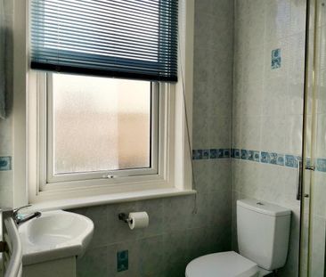 Sandgate Esplanade, Sandgate, Property for rent - Photo 5