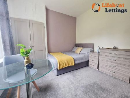 1 bedroom in a house share to rent - Photo 3