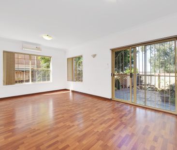 Three Bedroom Townhouse $900 per week! - Photo 3
