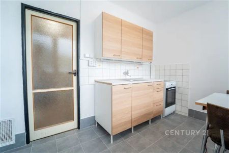 Praktický a světlý byt 1+1 30 m - Fotografie 5