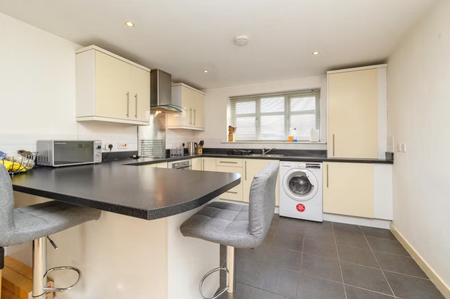 2 Bedroom - Photo 4