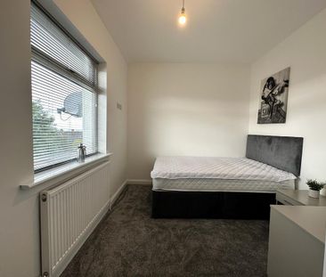 1 bed house share to rent in Brunshaw Road, Burnley, BB10 - Photo 3