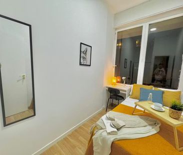 Calle Condes de Barcelona, Madrid, Community of Madrid 28019 - Photo 5