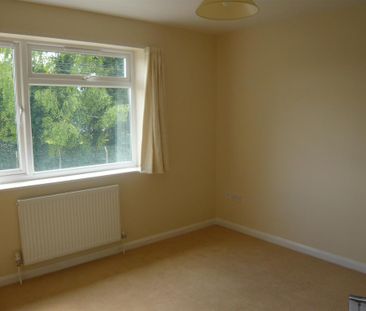 4 bedroom semi-detached house to rent - Photo 1