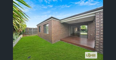 Modern North-Facing Family Home for Rent in Prime Tulliallan Estate Location Cranbourne North – Tulliallan Estate - Photo 2