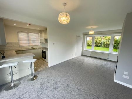 3 bedroom semi-detached house to rent - Photo 3