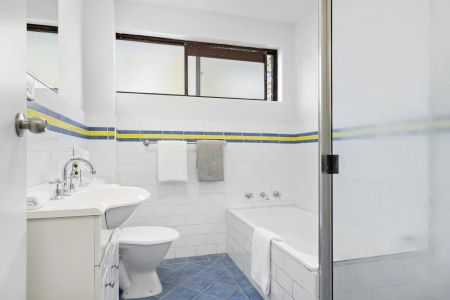 STYLISH UNIT, ULTRA CONVENIENT LIFESTYLE - Photo 5