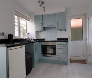 3 bedroom semi-detached house to rent - Photo 6
