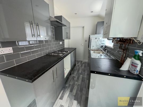 3 Bedroom Mid Terraced House For Rent - Photo 1