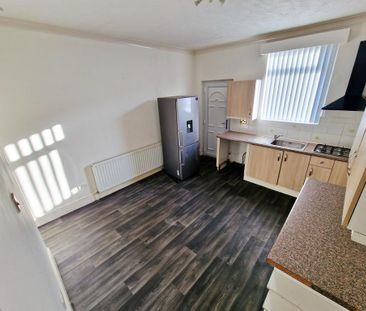 2 bedroom terraced house to rent - Photo 4