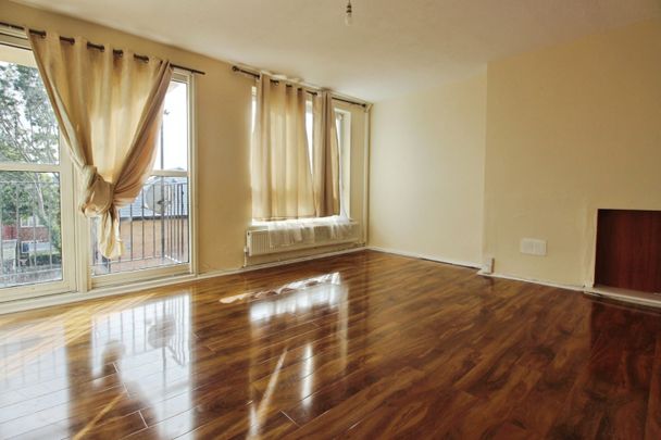 3 bedroom Flat To Let - Photo 1
