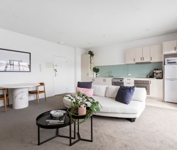 Modern 1-Bedroom Apartment in the Heart of Richmond - Photo 2