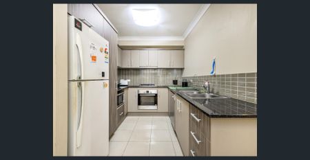 Furnished, 1 bedroom apartment, study and balcony - Photo 2