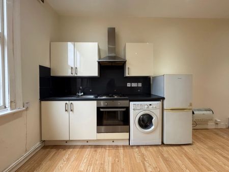 1 Bedroom Studio - Photo 3