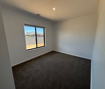 20 Canterbury Road, Thurgoona NSW 2640 - House For Rent | Domain - Photo 1