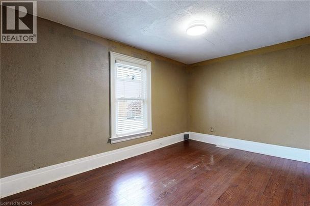 15 COLBORNE Street E, Oshawa, Ontario, L1G1M1 - Photo 1